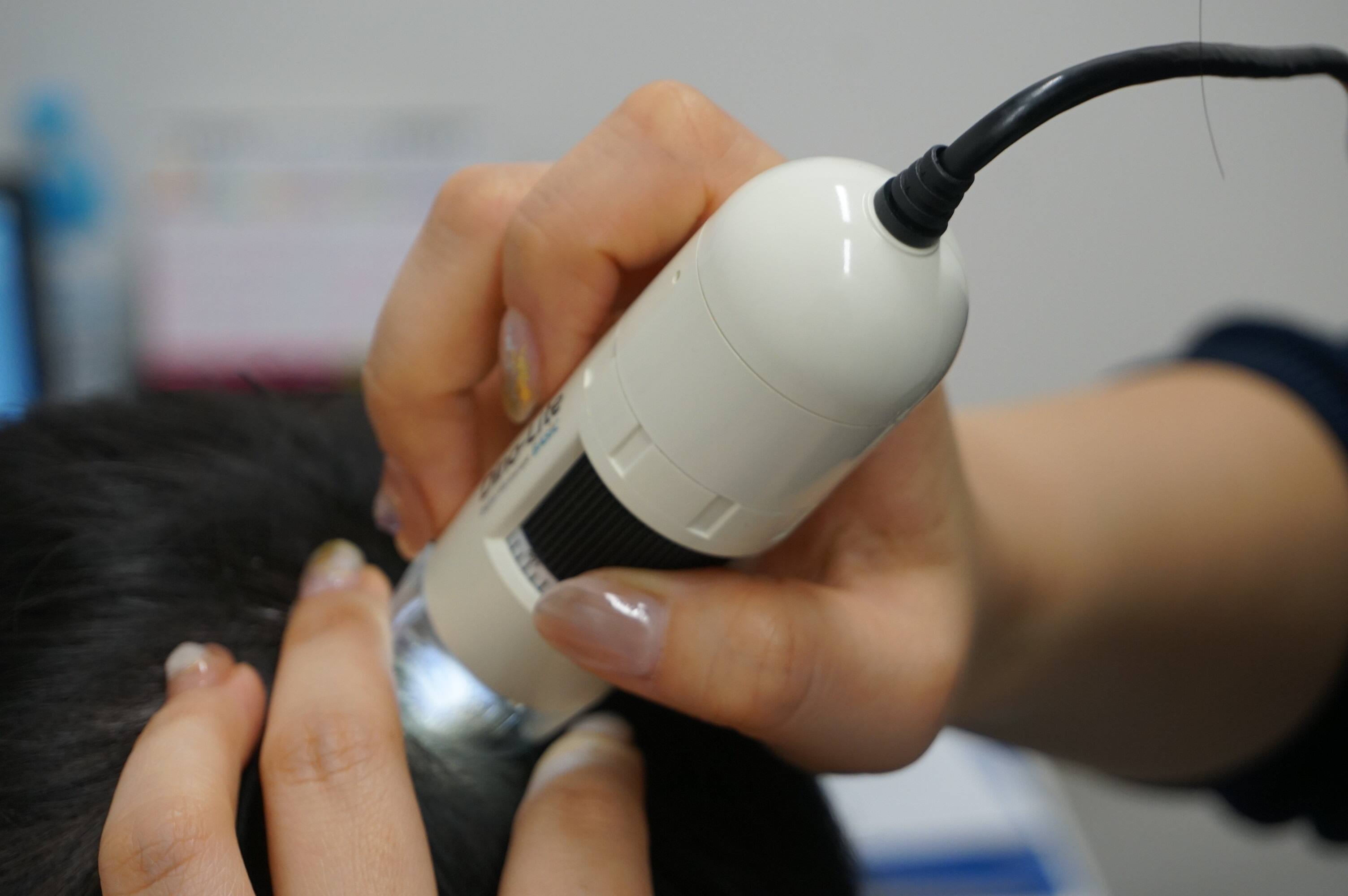 毛髪の状態をカメラでチェック